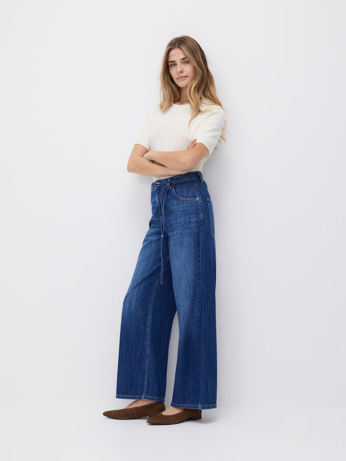 Wide-leg jeans with tie-up