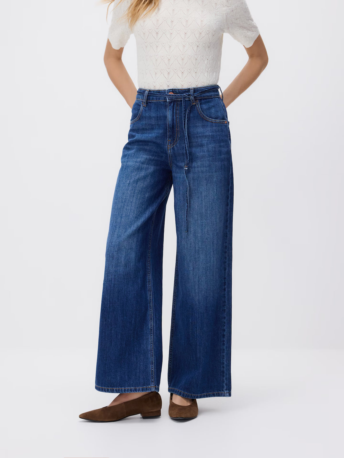 Wide-leg jeans with tie-up
